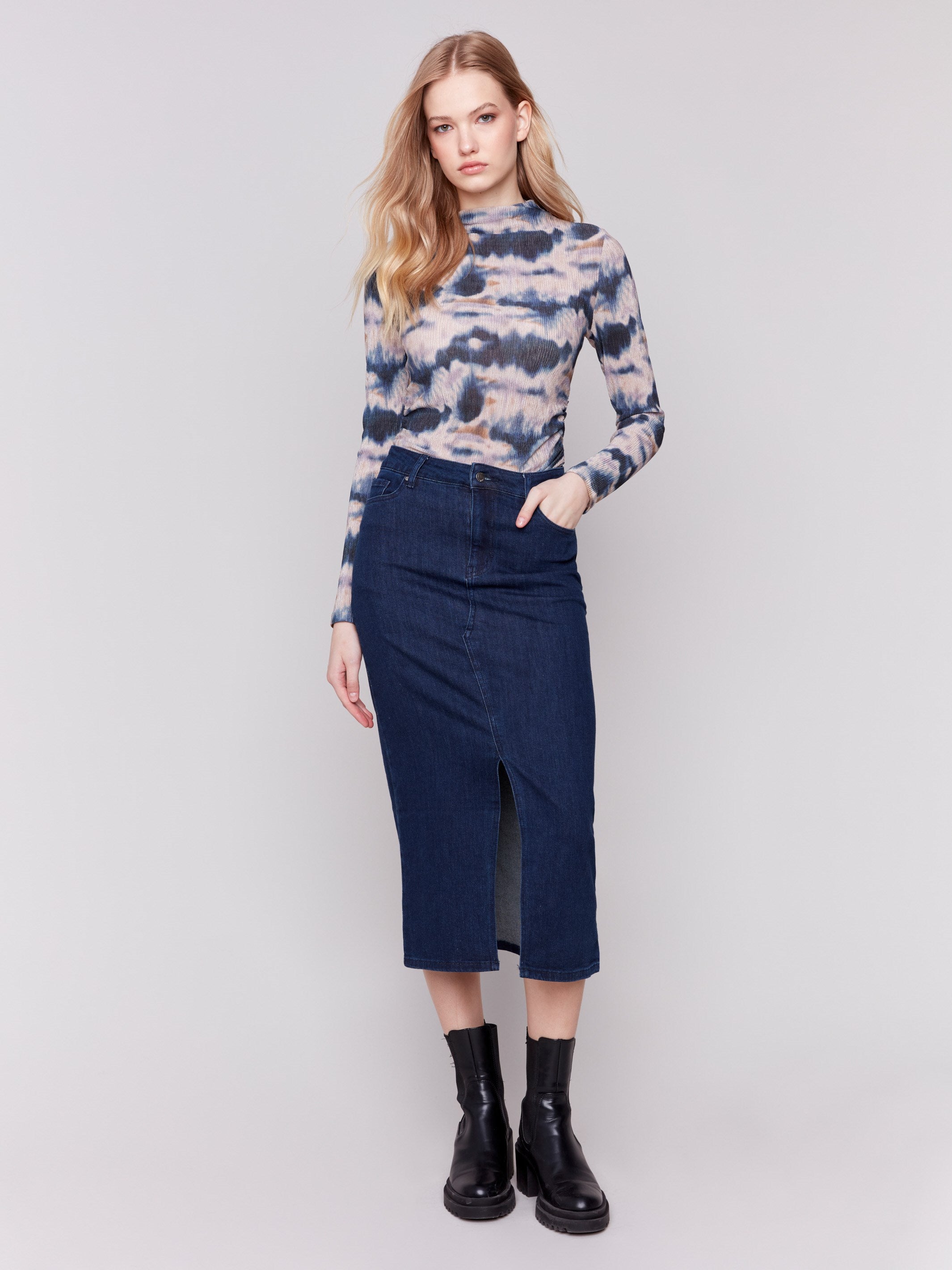 Elegant long denim skirt in dark blue with a front slit, featuring 5 pockets by Charlie B.