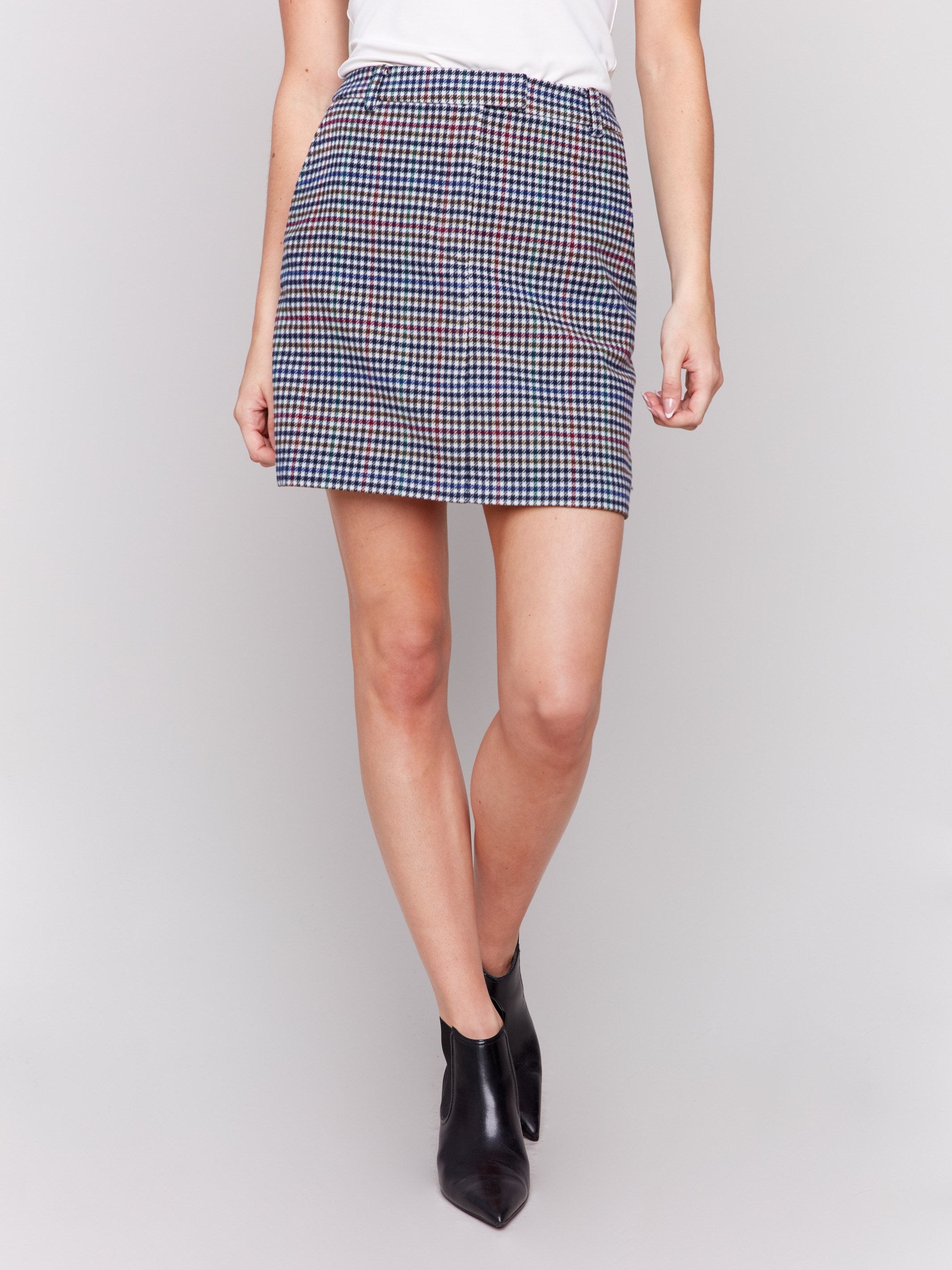 Plaid woven short skirt in multicolor with high-rise fit and two side pockets, featuring a mini length by Charlie B.